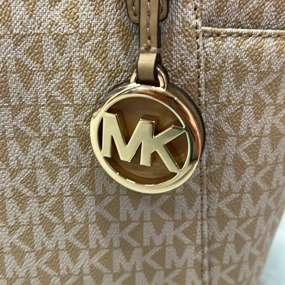 Michael Kors Camel Jet Set Item Tote Medium east west Top Zip